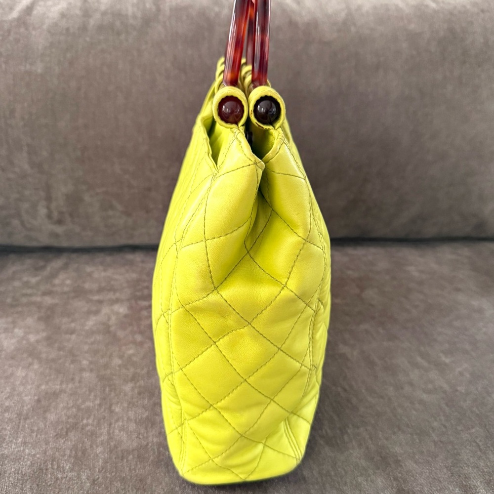 Authentic CHANEL Tortoise Top Handle Bag lime yellow leather guilted medium - Picture 13 of 16